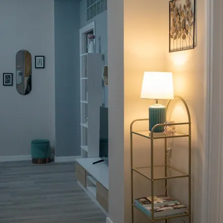 Sara's - Modern Near Metro, Perfect For Families And Groups In *