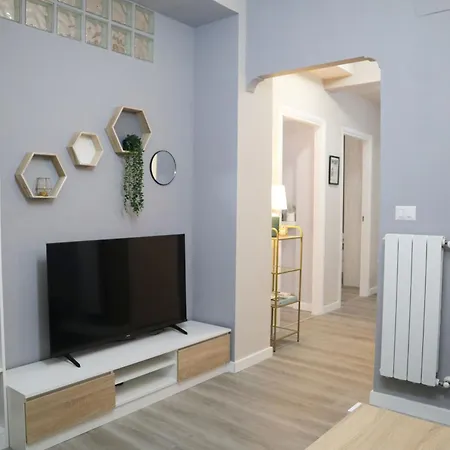 Sara's - Modern Near Metro, Perfect For Families And Groups In Appartamento *