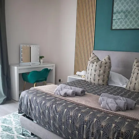 Sara's - Modern Near Metro, Perfect For Families And Groups In *