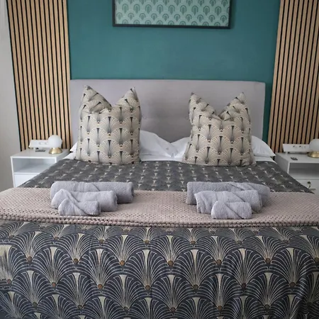 Sara's - Modern Near Metro, Perfect For Families And Groups In Lejlighed *