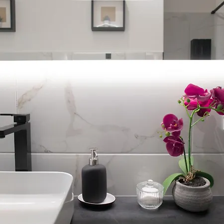 Apartment Sara's - Modern Near Metro, Perfect For Families And Groups In Rome